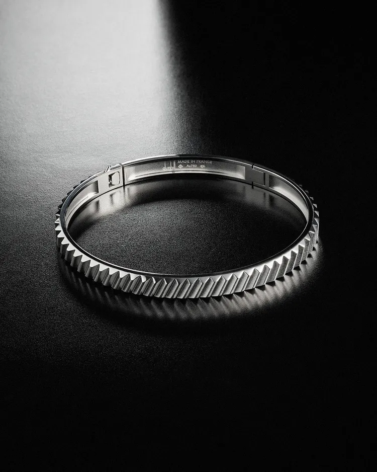 傳承珠寶系列採用18K白金製成。品牌提供