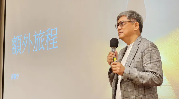 器官受贈者黃健予上台分享著作「失去心跳的勇氣」，講述這段奇幻的額外之旅。院方提供