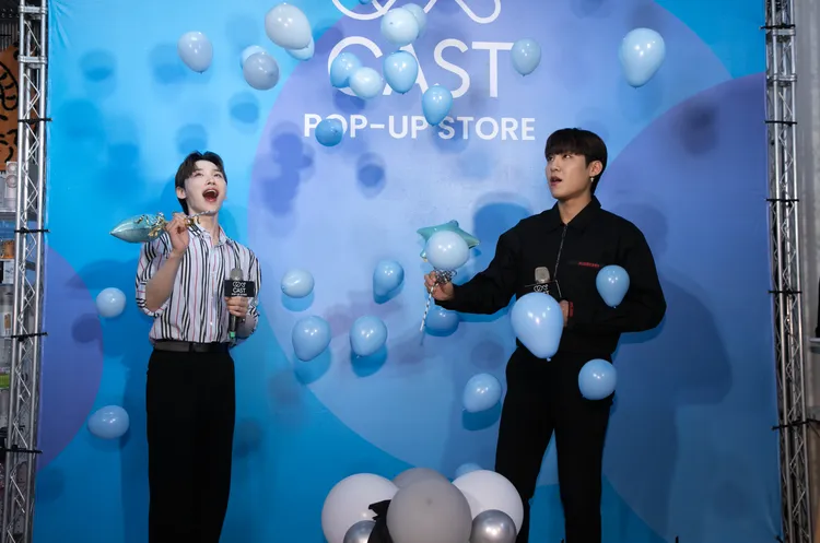 田雄（左）與朴佑鎮剛好10、11月接連生日，喜收隊友禮物。攝影中心攝