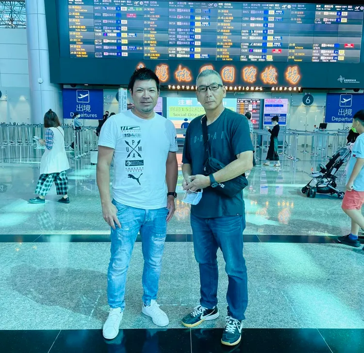 古久保健二(右)接手樂天總教練。  翻攝Rakuten Monkeys臉書