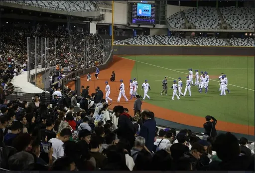 大巨蛋測試賽曝滿滿缺失!議員轟惡整球迷 蔣萬安:12/3前完成改善