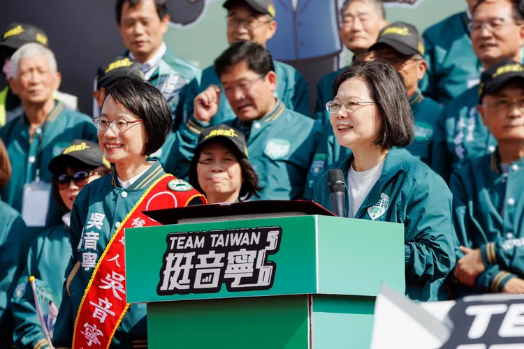 蔡英文為黨內立委參選人吳音寧站台。民進黨提供