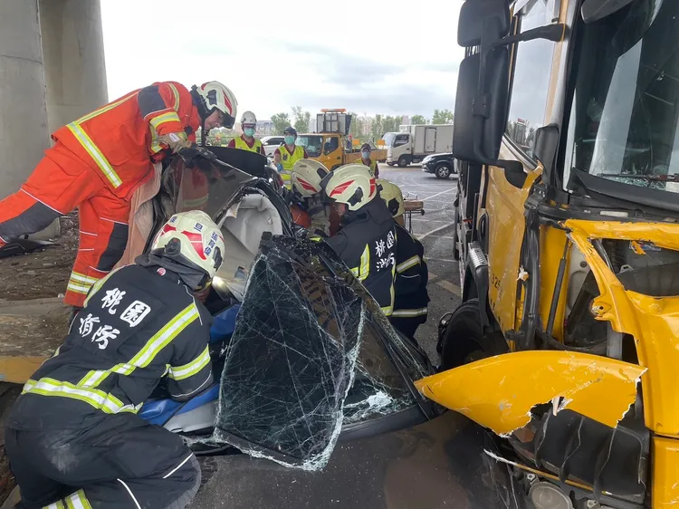 警消搶救。119提供