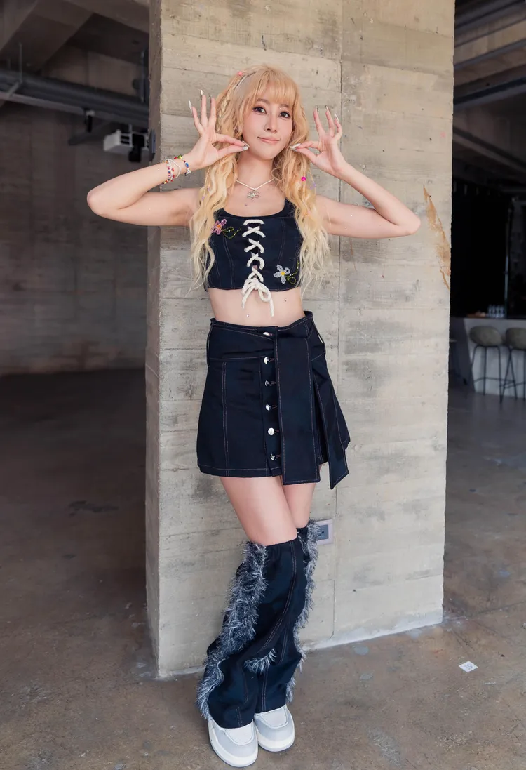 阿部瑪利亞因發片，厲行飲食控制和健身。隨身遊戲提供