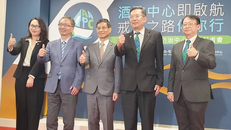 「台灣戒酒暨酒癮防治中心」，於今日正式啟航，將提供提供酒癮篩檢與轉介。林芳如攝