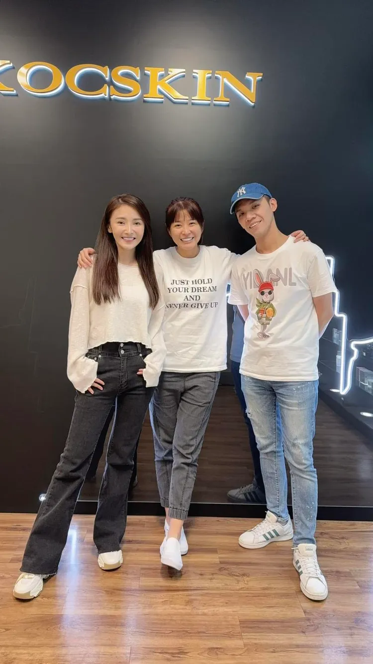 李燕曬出與陳子玄夫妻的合照，開心祝福他們。翻攝李燕臉書