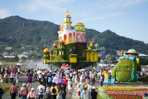 25萬株向日葵迎客 新社花海暨台中花毯節今開跑