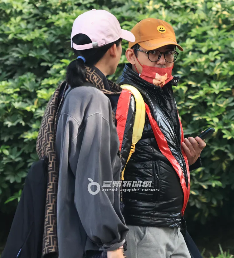 黃子佼當天戴著笑臉鴨舌帽，似乎想一掃陰霾朝往正向思考。特勤中心攝