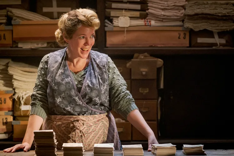 金獎影后奧莉薇亞柯爾曼挑戰反派。華納兄弟提供