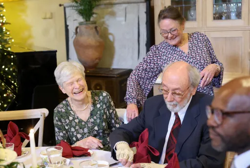 英國研究:多見親友有益健康 早死風險降低39%