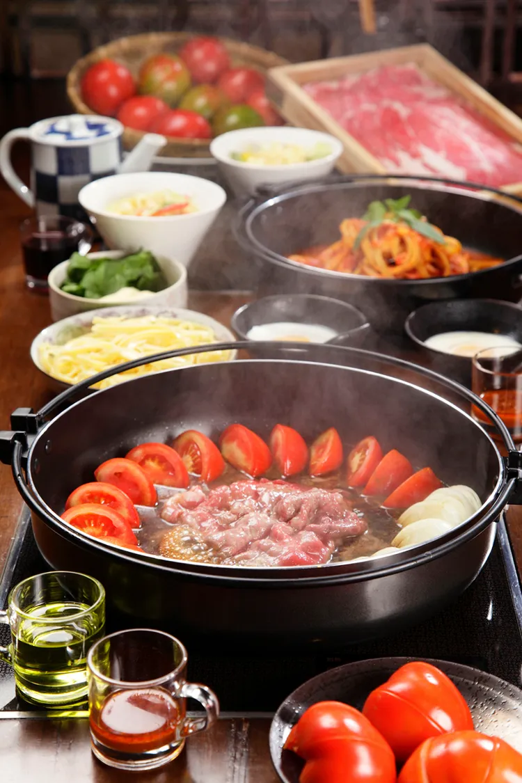 礁溪晶泉丰旅推出的「溫泉蕃茄壽喜燒」吃到飽饗宴，每位980元。業者提供