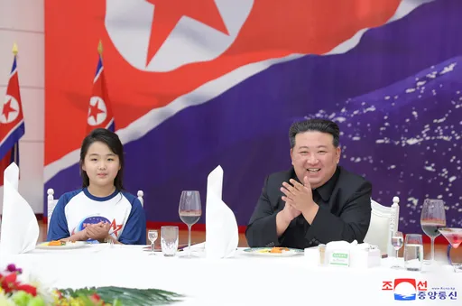 金正恩射衛星慶功宴 第一千金跟風《魷魚遊戲》!率全場穿運動服
