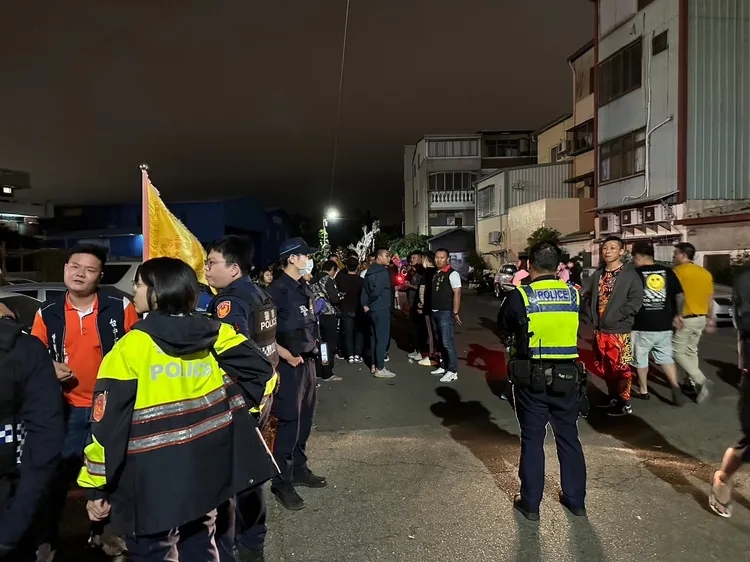 警方到場控制場面。民眾提供