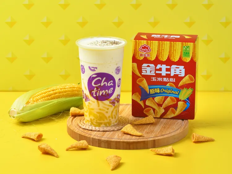 購買乙杯「黃金玉米濃湯冰沙」，即贈「喜年來金牛角玉米點心原味」乙份。業者提供