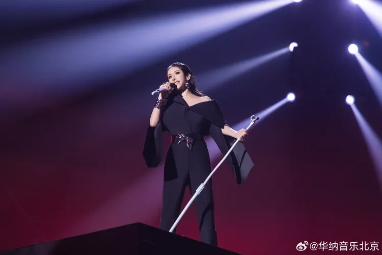 蕭亞軒天后氣勢仍在。翻攝華納音樂北京微博