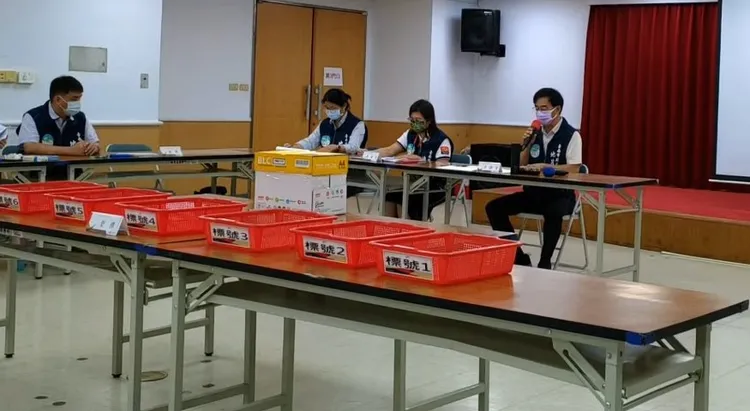 標售會場十分冷清，對於房市是一大警訊。 台南市政府提供