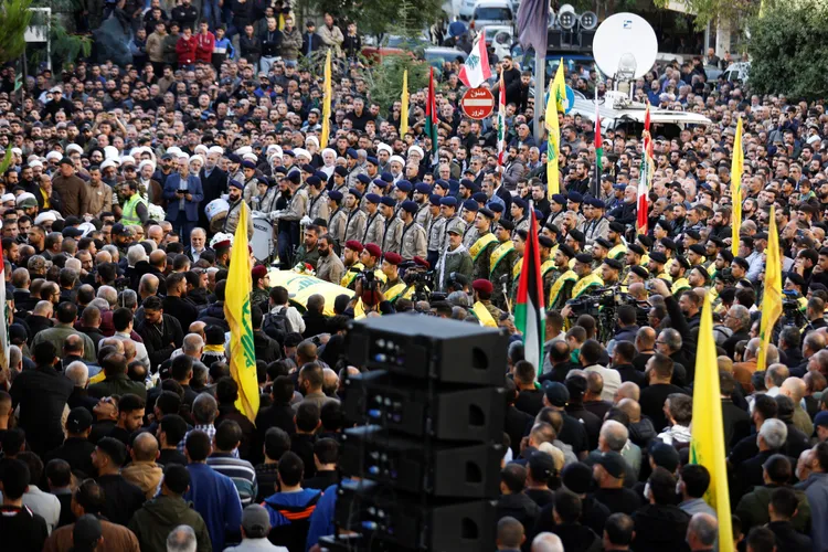 真主黨議員拉德之子被炸死，大批民眾參加他的葬禮。路透社