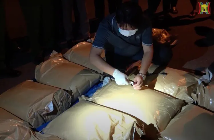 運毒集團利用載運水泥混入數十袋K他命走私。翻攝畫面