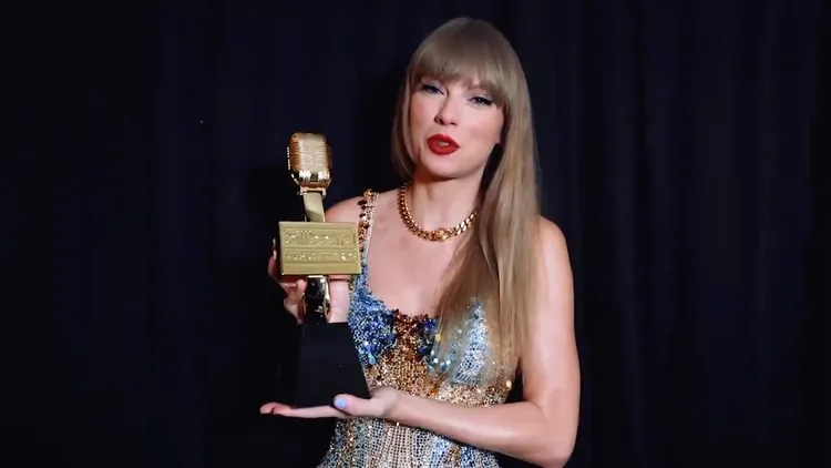 泰勒絲以累積39座告示牌音樂獎的成績，與德瑞克並駕齊驅。翻攝告示牌音樂獎X（推特）