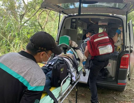 車停斜坡疑未拉手煞車 離奇!男遭下滑休旅車絆倒輾斃