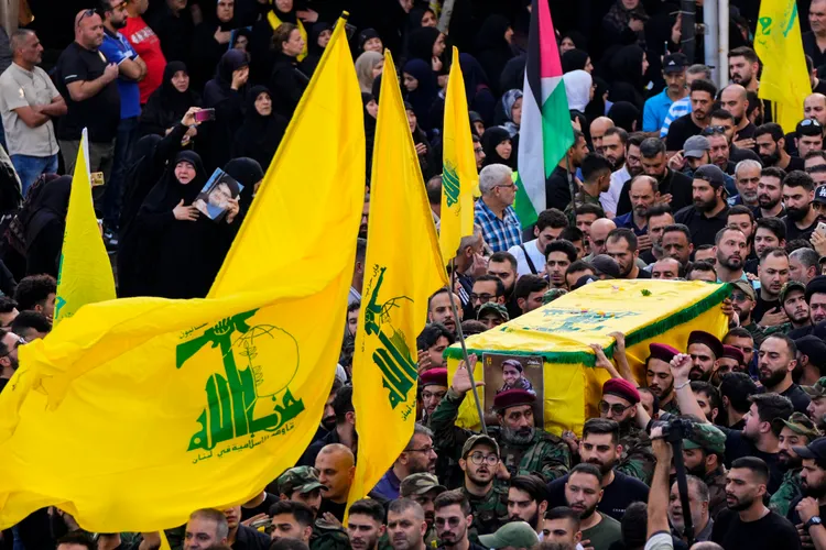 民眾哀悼在與以色列衝突中喪生的真主黨戰士。路透社