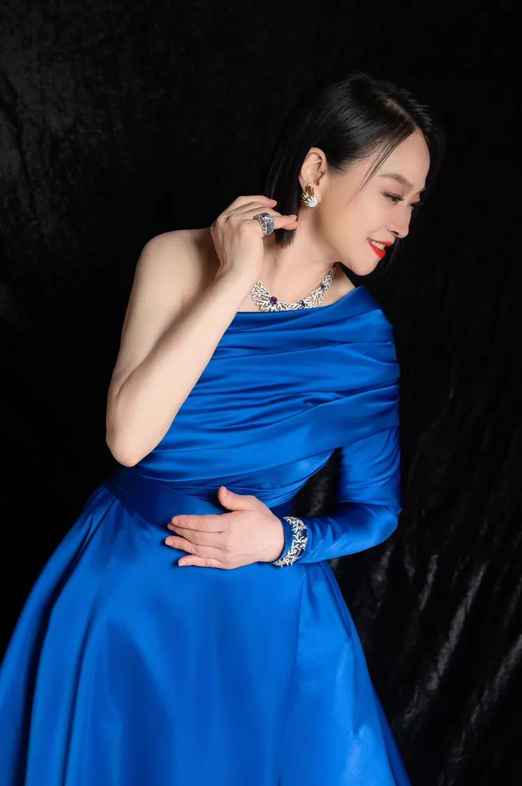 陸小芬不僅看起來年輕10歲又變美，和戲中阿蕊判若兩人。Tiffany & Co提供