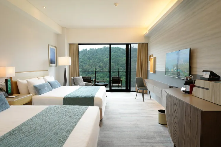 單筆消費滿30,000元，即可參加抽扭蛋活動抽雲品溫泉酒店經典山景客房住宿券乙晚。雲朗觀光提供