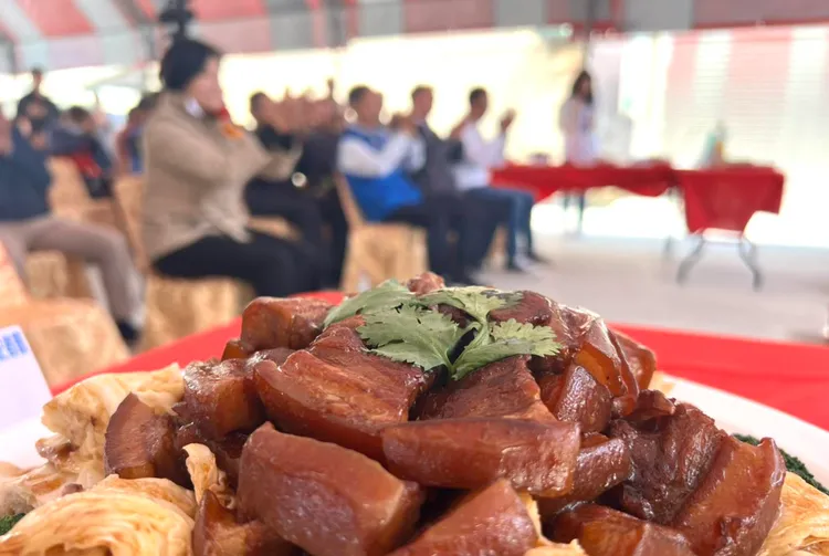 「雲林蔬食文化饗宴」是由專業廚師運用巧思製成佳餚。翻攝張麗善臉書