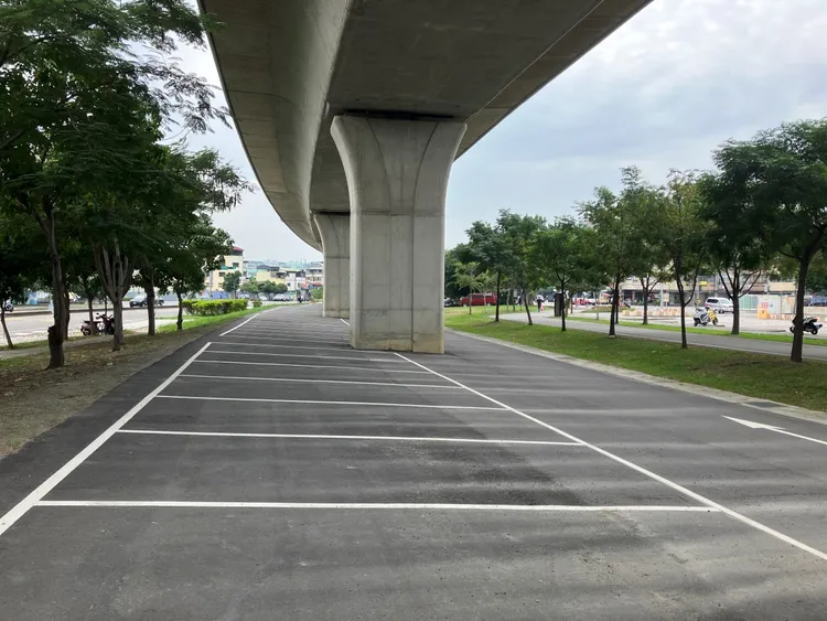 車麗屋需自行負擔建置等費用。台鐵提供