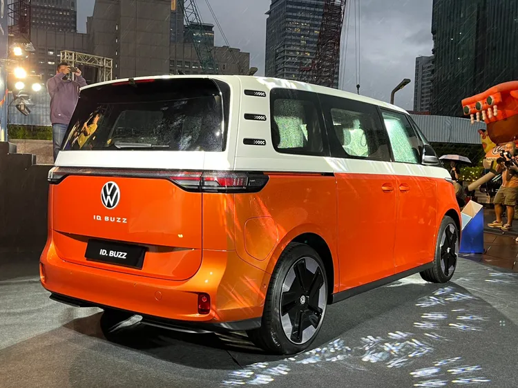 ID. Buzz以融合經典設計與現代科技，傳承 T1廂型車的外型作為設計靈感，打造出新世代純電休旅風情。林浩昇攝
