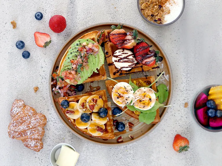 Miacucina裕隆城店首賣「美澳大早餐」系列餐點，重現經典美澳料理文化。業者提供