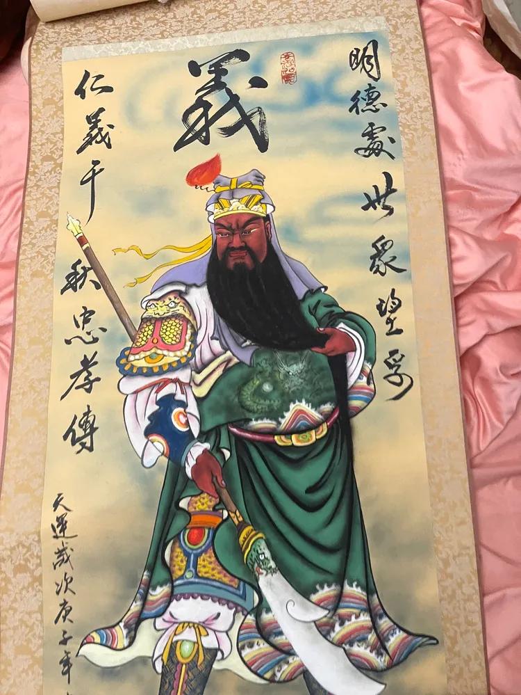 警方查扣明仁會字畫。翻攝畫面