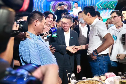 在野大整合!柯文哲會帶侯友宜去找郭台銘 將勸郭放下個人奇檬子