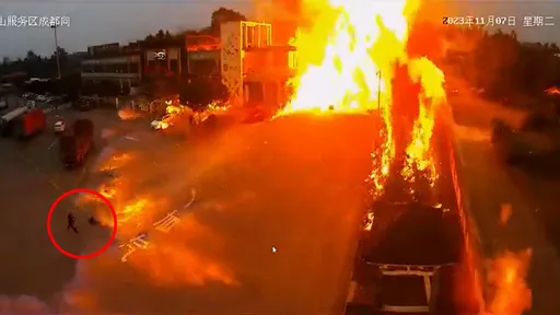 油罐車爆炸「火海追殺人類」影片太震撼　慘釀2死2傷