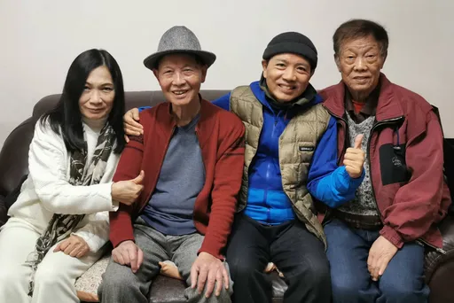 陳凱倫帶媽媽遺願赴成都探親 見2舅舅相擁而泣