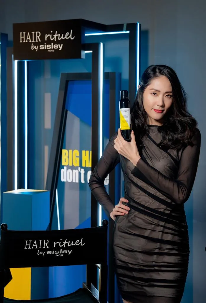 Hair Rituel by Sisley賦活重升空氣感造型噴霧主打是款定型、滋養二合一的造型品。品牌提供