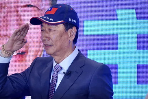 郭台銘下午親送連署書到選委會　份數將曝光