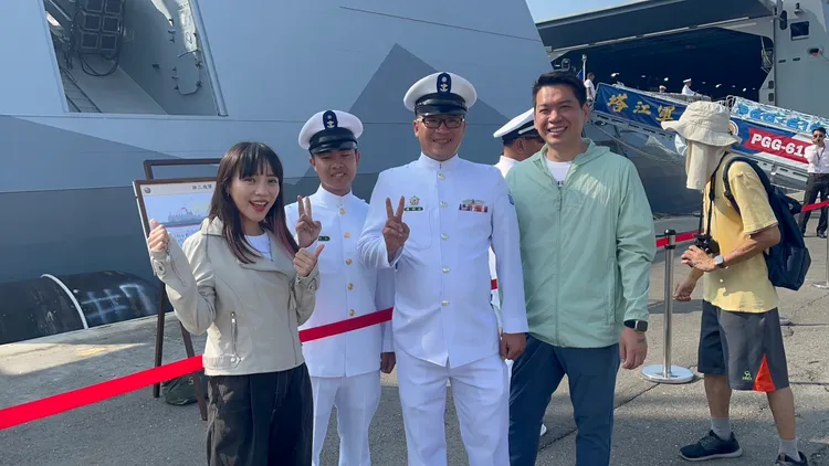 李柏毅指出，國民黨擋國防預算、擋潛艦國造，無疑是要台灣以赤手空拳面對中共威脅。黃捷服務處提供