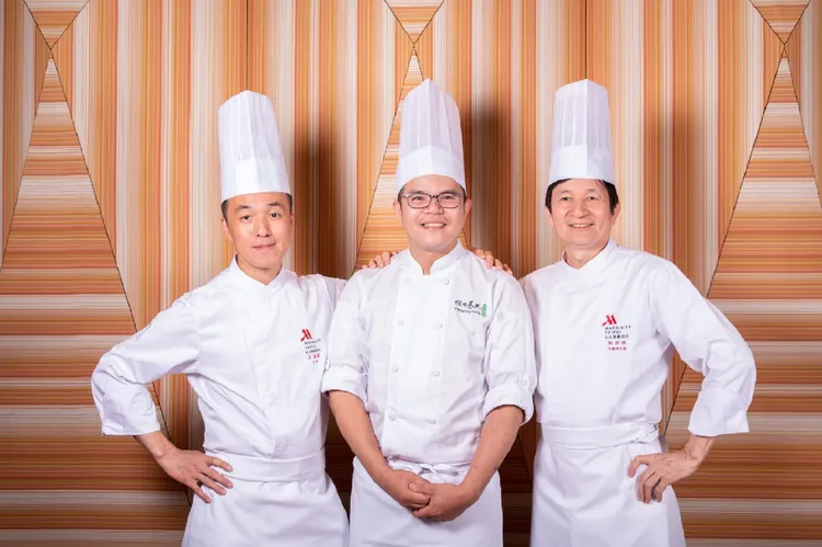 台北萬豪酒店「全植蔬星饗宴」，台北萬豪酒店中餐廳總主廚高鋼輝、宴客樓中餐廳主廚洪福龍及陽明春天主廚薛永鴻。業者提供