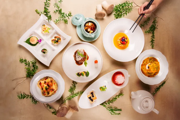 台北萬豪酒店首度攜手連續三屆榮獲米其林綠星殊榮的「陽明春天」，期間限定推出「全植蔬星饗宴」。業者提供