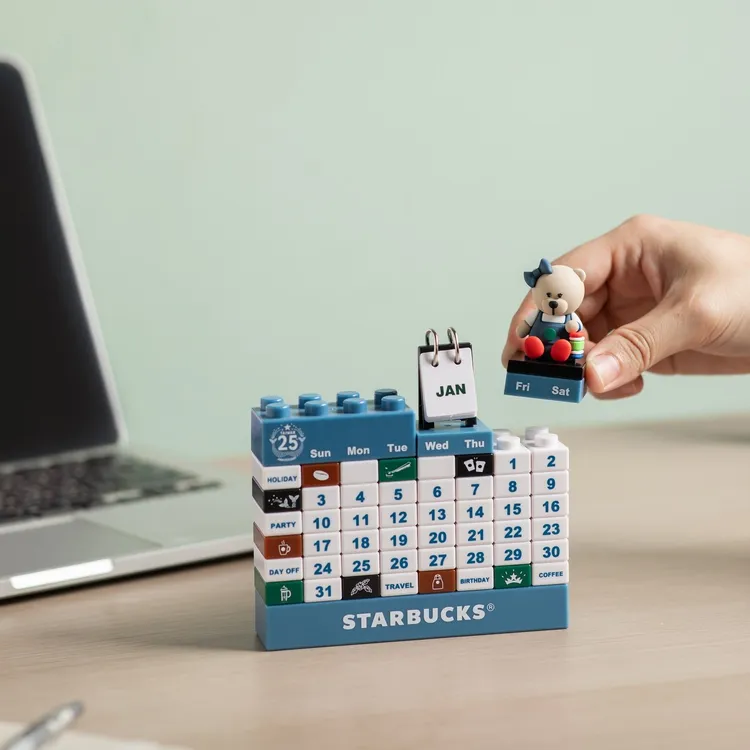 星巴克小熊萬年曆模樣可愛。翻攝自星巴克臉書