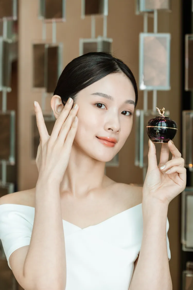 Model手持還幼膏。品牌提供