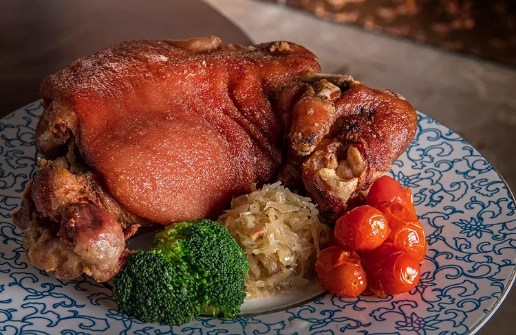 台北凱達飯店主打冠軍豬腳。業者提供