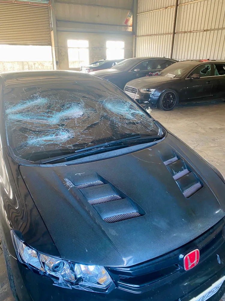 犯嫌歸還本田轎車，竟「加碼」砸車砸店。王志弘攝