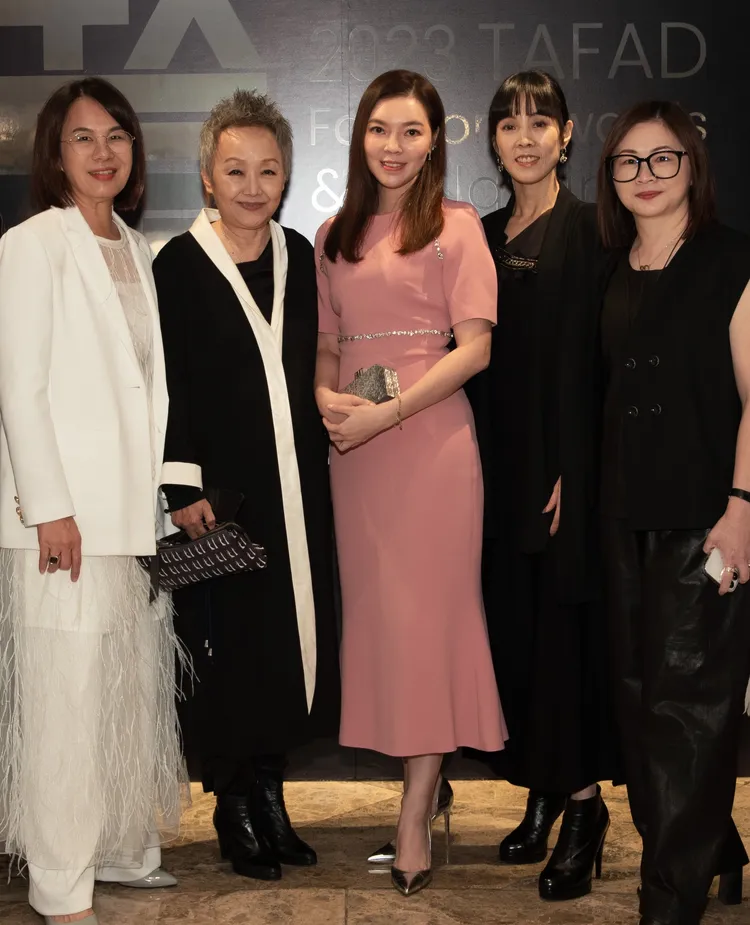 曾馨瑩（中）今晚身著粉色洋裝出席活動。TAFAD提供