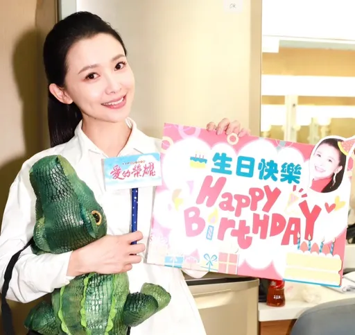 吴婉君出道20年首扛收视压力 《爱的荣耀》欢度40岁生日