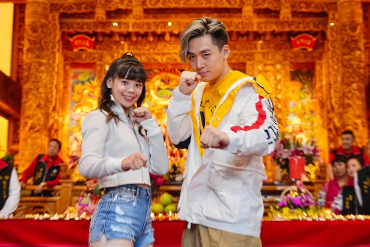 葛兆恩(右)和胡子萱在劇中有不少動作戲。《天知道》提供