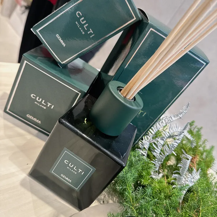 CULTI MILANO槲寄生吻限量系列擴香，500ml／4000元、2500ml／1萬7800元。張家玲攝