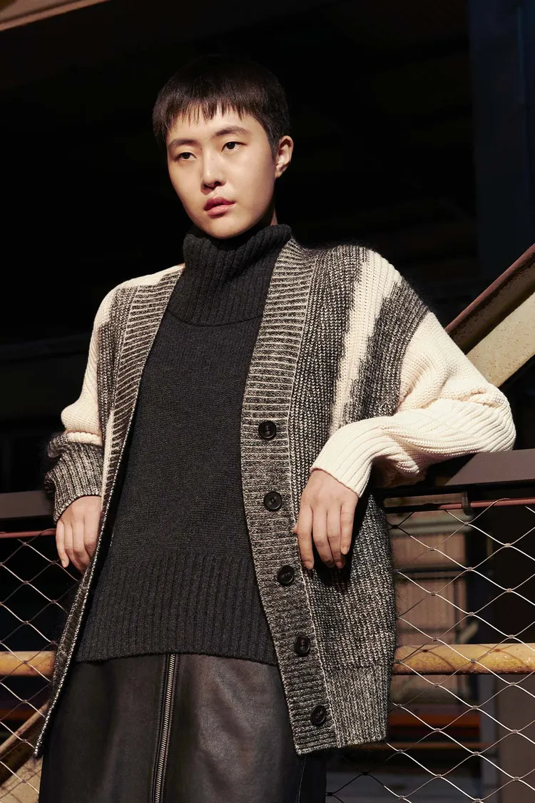 服飾以簡約風格作為主題。品牌提供