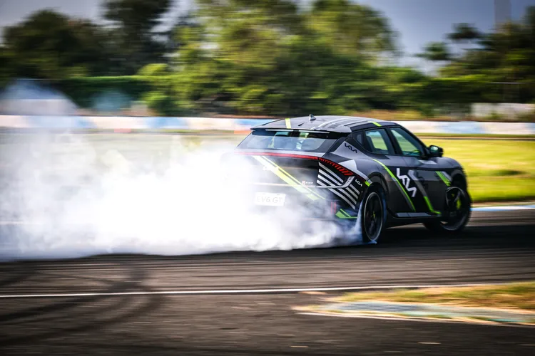 Kia EV6 GT以出色的設計、強大性能、科技及底盤操控，擊敗BMW i4 M50與Ford Mustang Mach-E GT，獲選為10萬美元以下級距中最佳性能電動車。業者提供